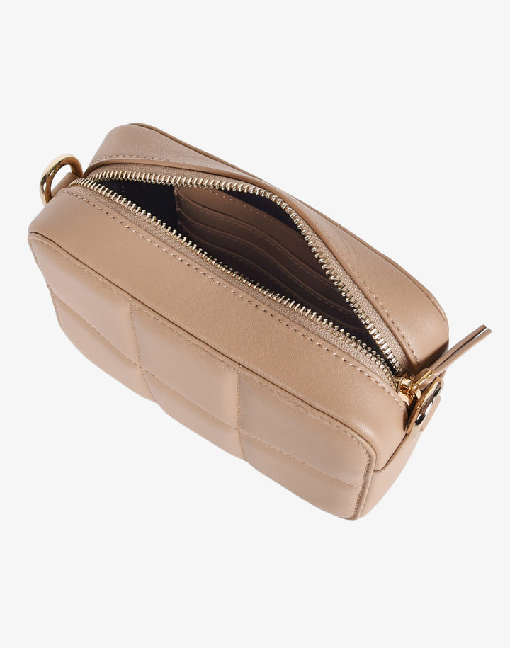 recycled genuine quilted leather camera bag beige tan#color_camel-quilt