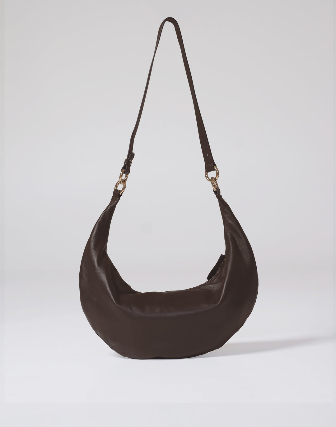 hyer goods ring bag convertible leather hobo crescent bag#color_chocolate