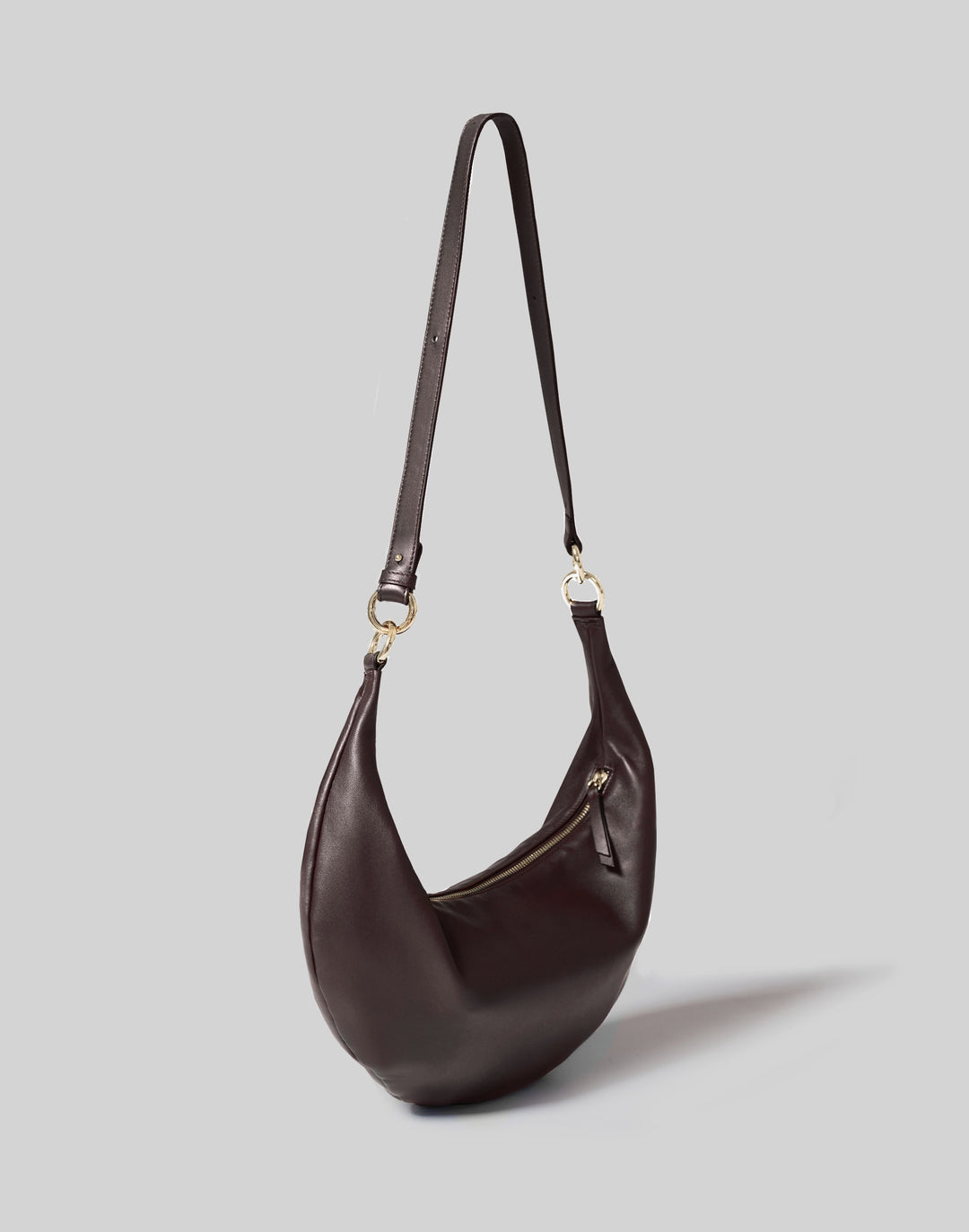 hyer goods ring bag convertible leather hobo crescent bag#color_chocolate