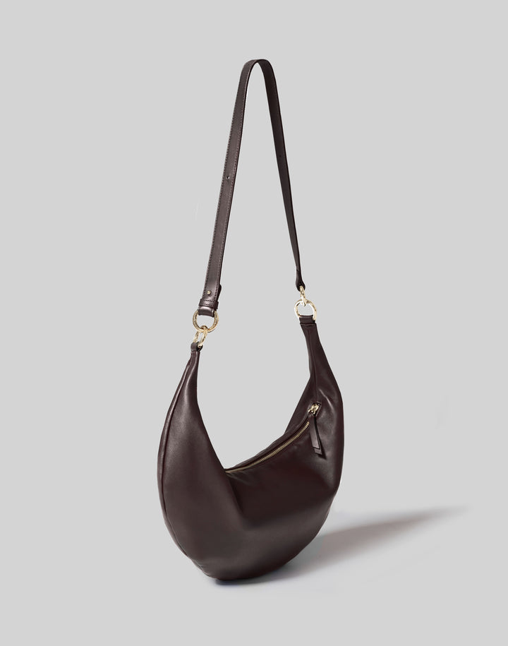 hyer goods ring bag convertible leather hobo crescent bag#color_chocolate