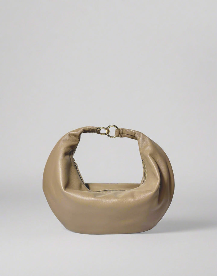 hyer goods ring bag convertible leather hobo bag#color_taupe