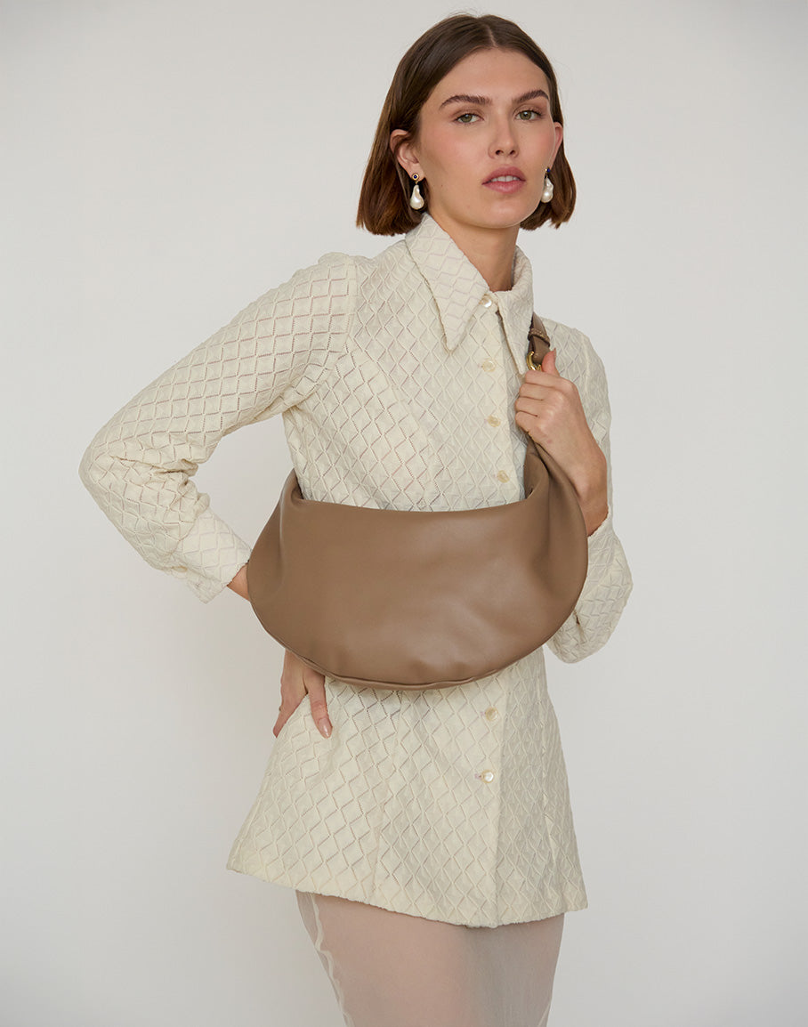 hyer goods ring bag convertible leather hobo bag#color_taupe
