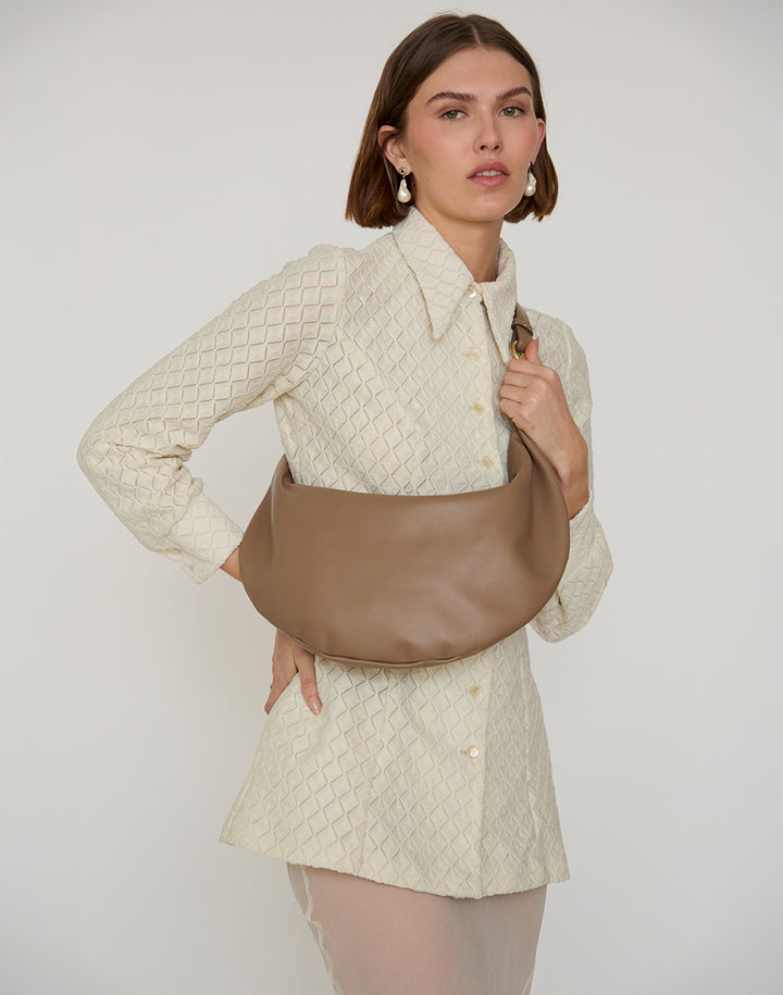 hyer goods ring bag convertible leather hobo bag#color_taupe
