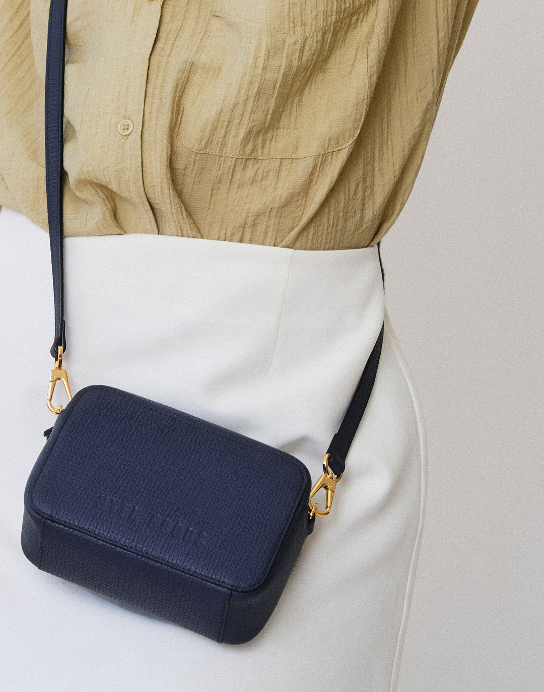 recycled genuine leather camera bag navy blue#color_navy-blue