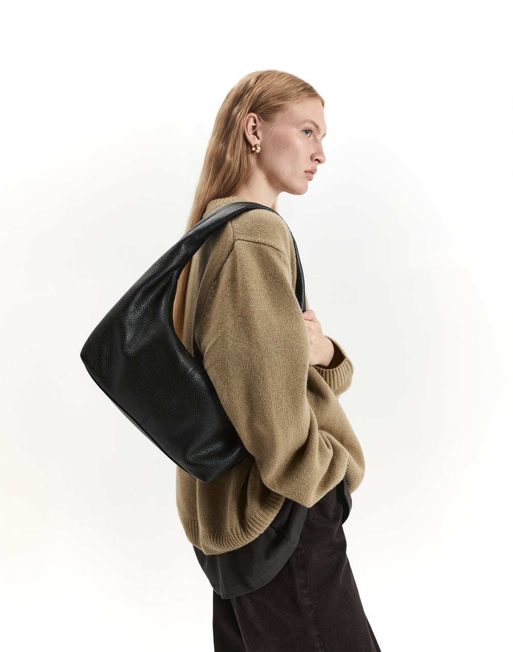 HYER GOODS slouchy everyday shoulder bag #color_black-gold