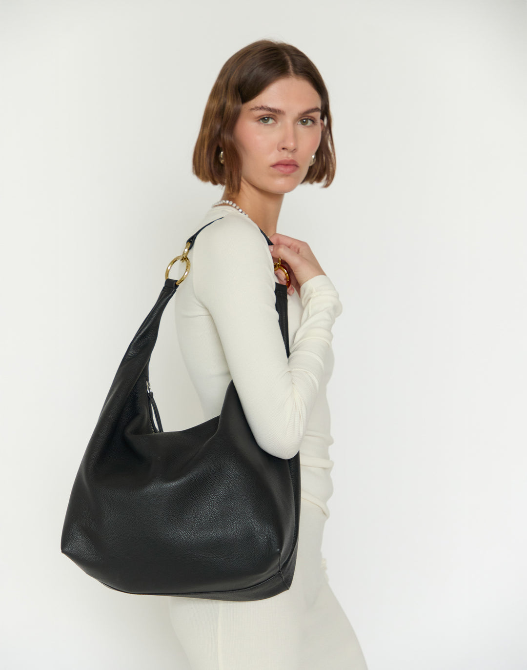HYER GOODS tumbled leather oversized hobo ring bag brown#color_black-gold