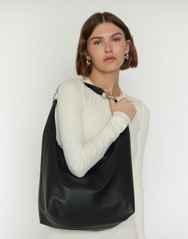 HYER GOODS tumbled leather oversized hobo ring bag black silver#color_black-silver