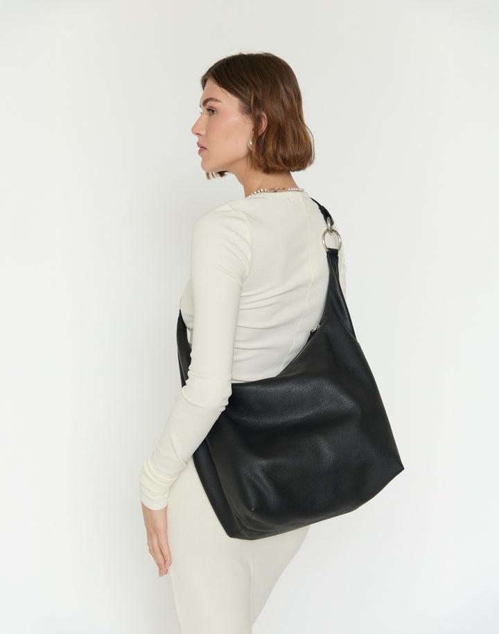 HYER GOODS tumbled leather oversized crossbody hobo ring bag black silver#color_black-silver