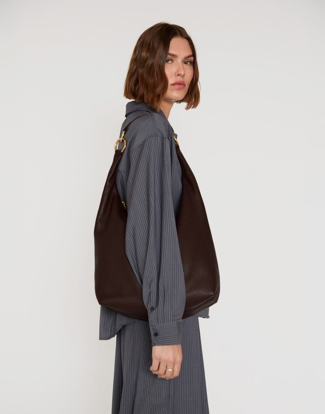 HYER GOODS tumbled leather oversized hobo ring bag black with gold hardware#color_dark-chocolate