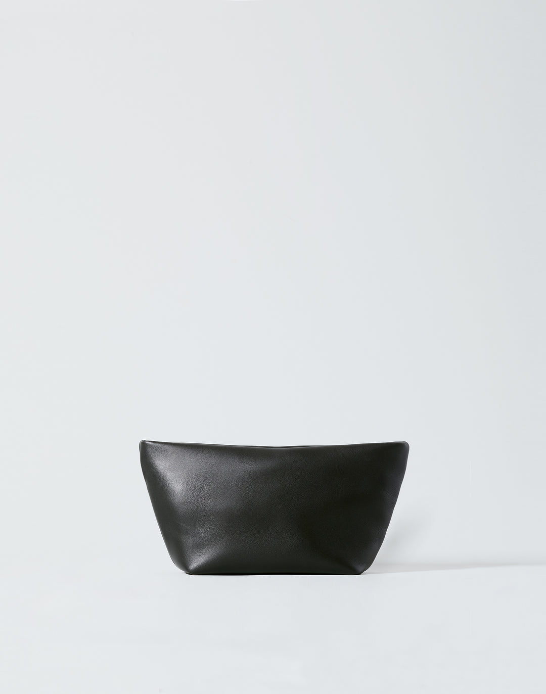 hyer goods la sala minimal convertible clutch bag  in black nappa with gold hardware #color_black-gold