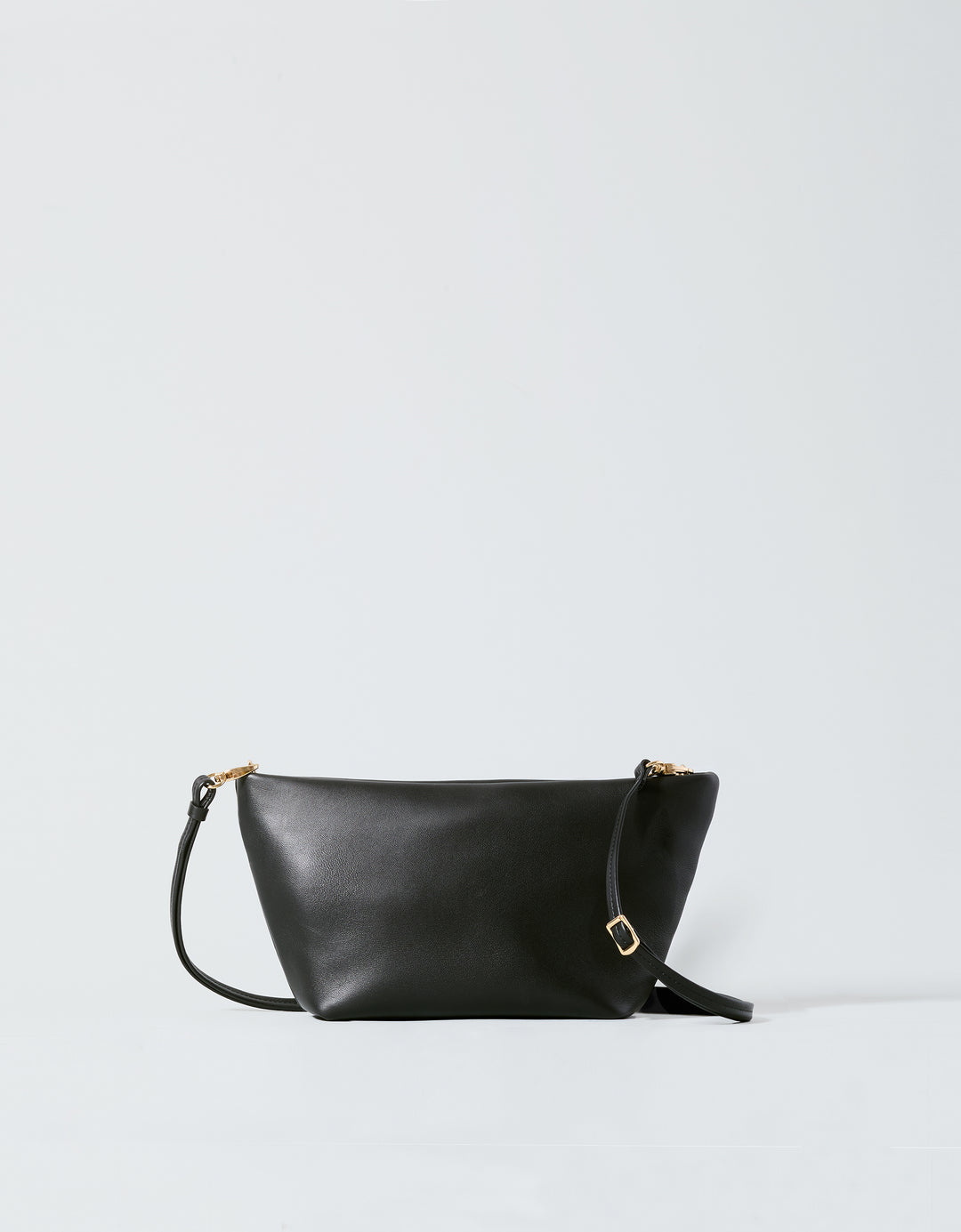 hyer goods la sala minimal convertible shoulder bag with long thin strap  in black nappa with gold hardware #color_black-gold