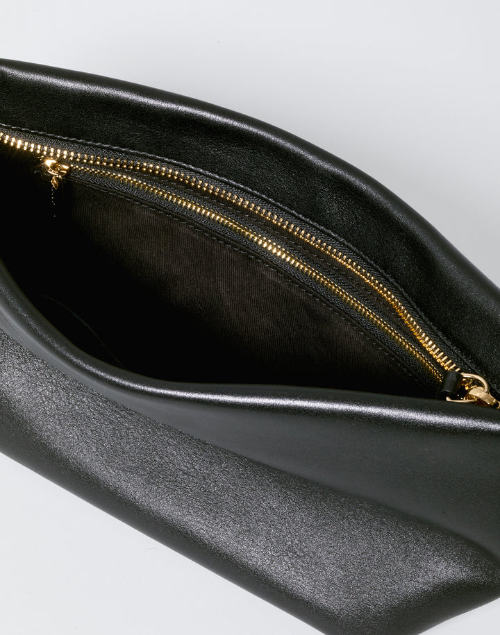 hyer goods la sala minimal convertible shoulder bag in black nappa with gold hardware inside view with zip pocket #color_black-gold