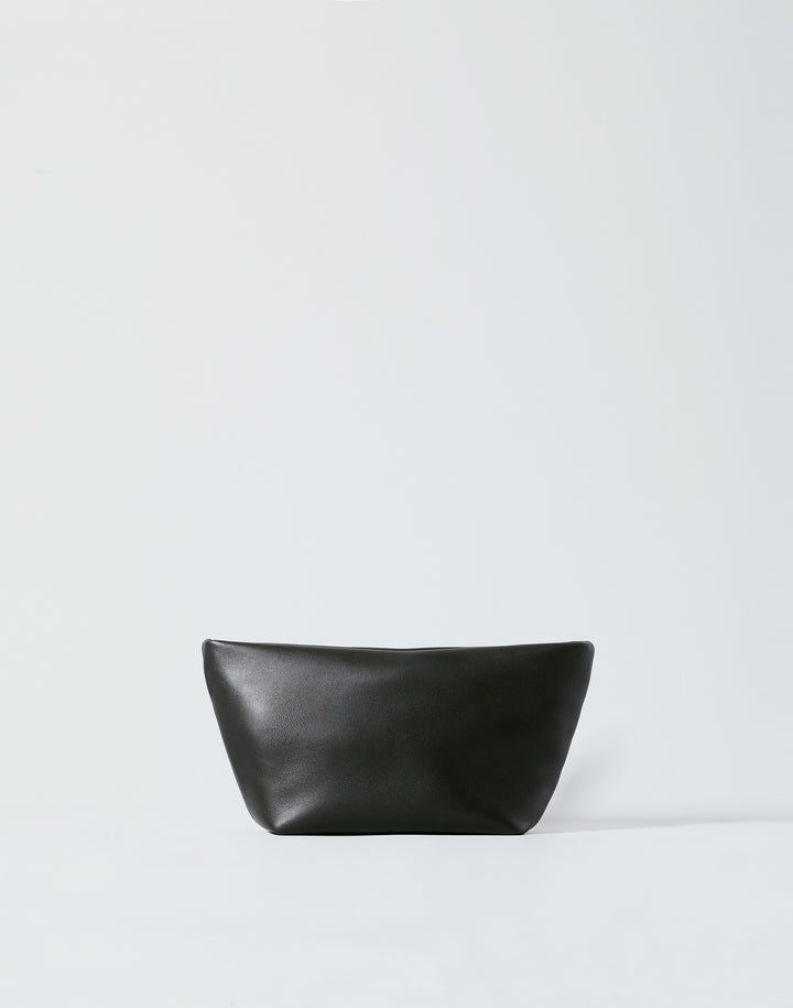 hyer goods la sala minimal convertible clutch bag front view in black nappa with silver hardware #color_black-silver