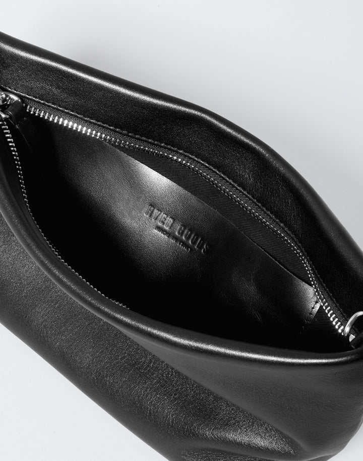 hyer goods la sala minimal convertible shoulder bag in black nappa with silver hardware inside view with slip pocket #color_black-silver