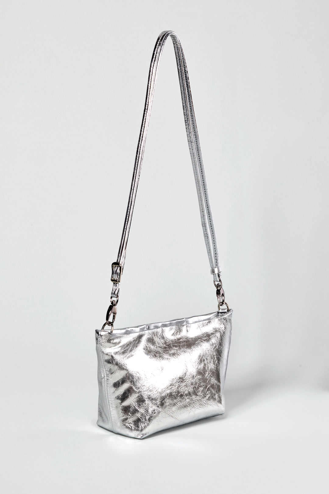hyer goods la sala minimal convertible shoulder bag in silver nappa with silver hardware inside #color_silver