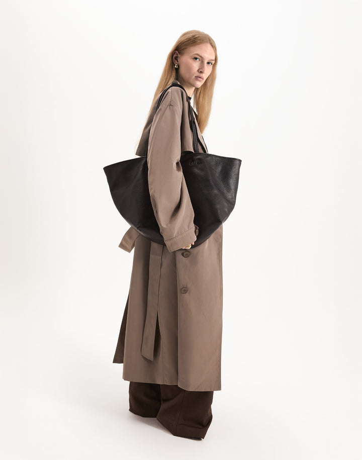 HYER GOODS Mercato soft tumbled leather tote back #color_black
