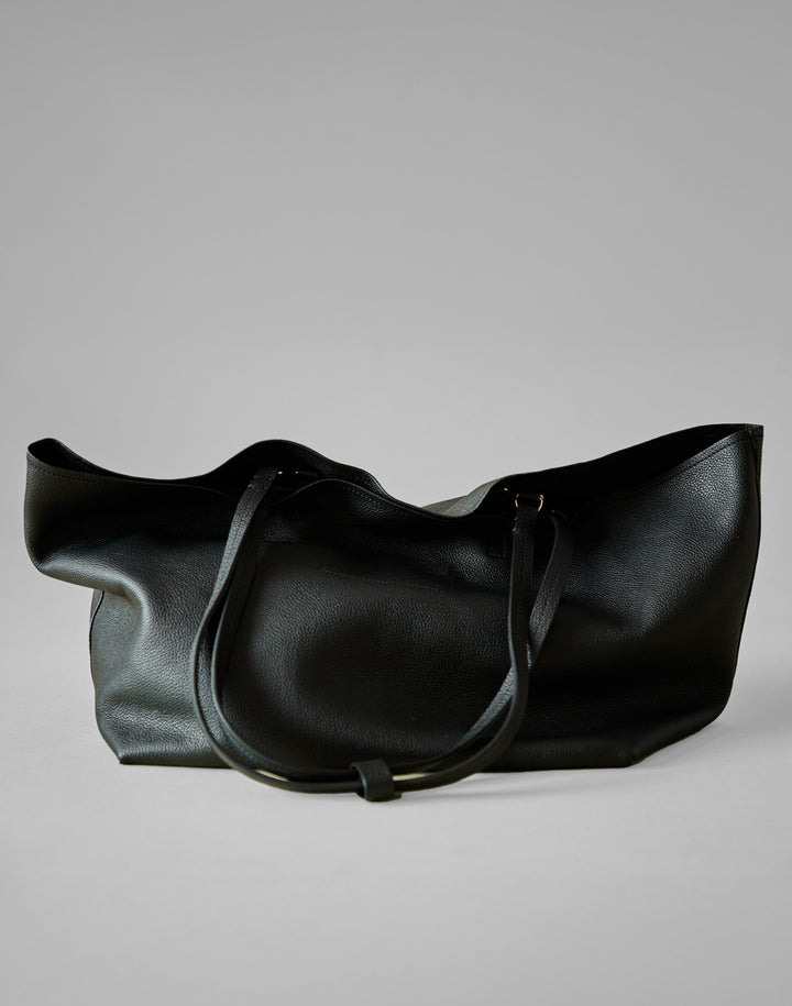 HYER GOODS Mercato soft tumbled leather tote back #color_black