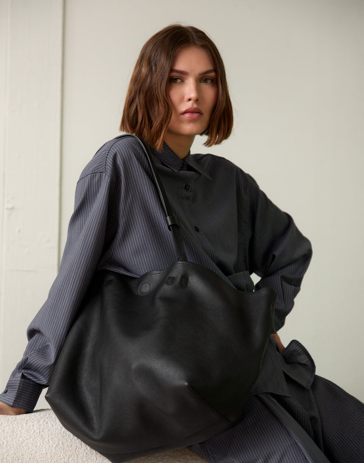 HYER GOODS Mercato soft tumbled leather tote back #color_black