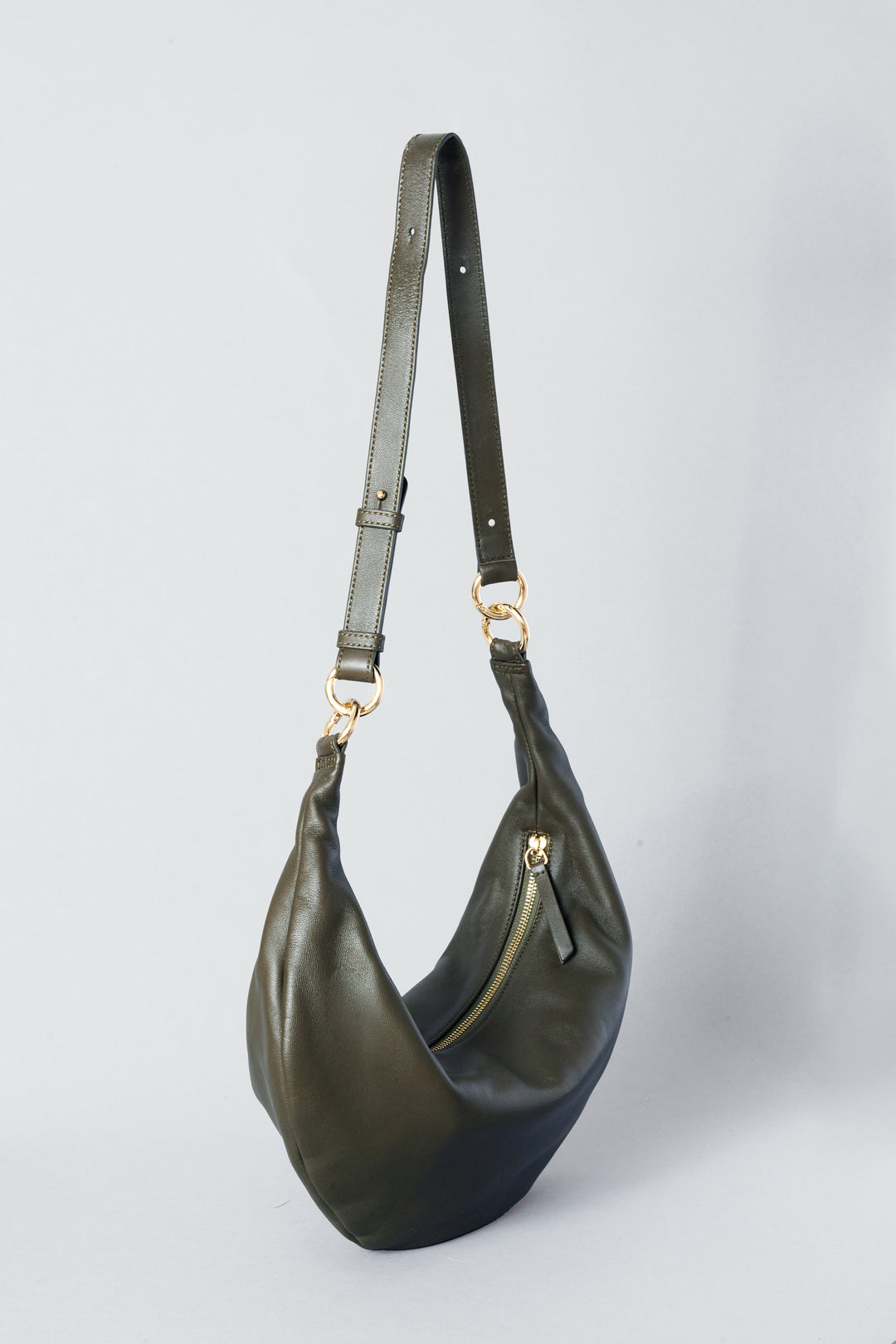 hyer goods ring bag convertible leather hobo crescent bag#color_olive