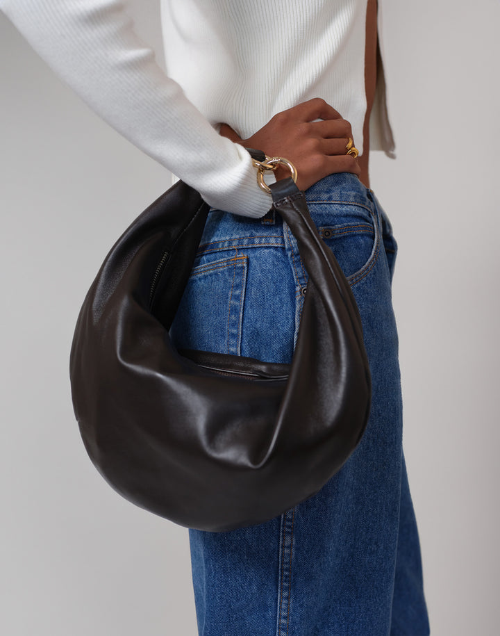 hyer goods ring bag convertible leather hobo bag#color_dark-chocolate