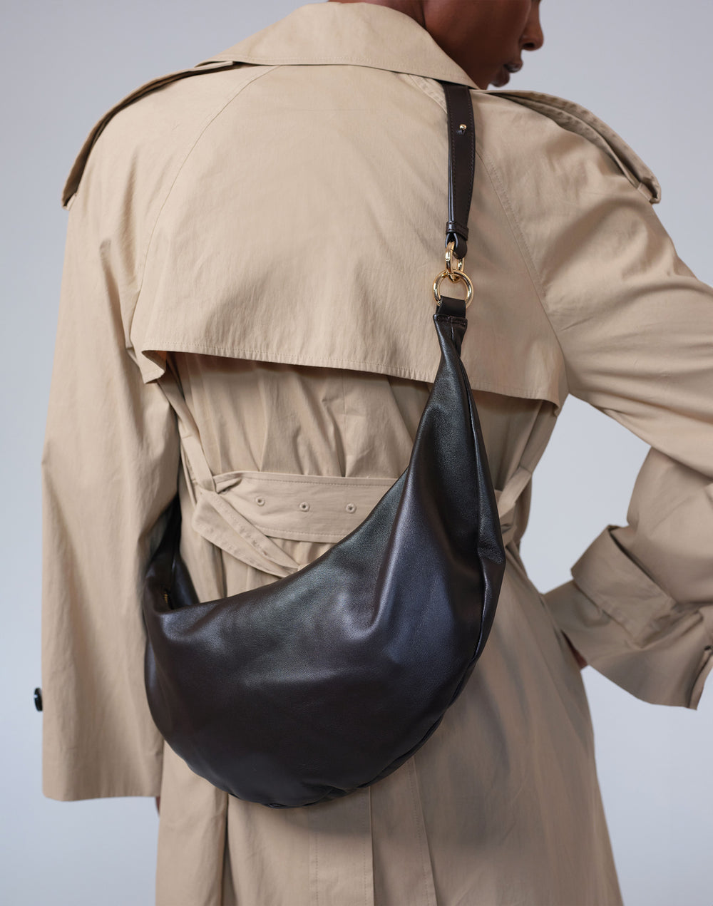 hyer goods ring bag convertible leather hobo bag#color_chocolate