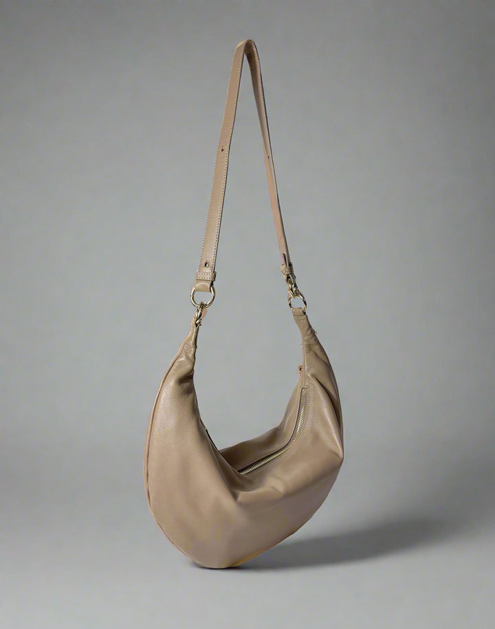 hyer goods ring bag convertible leather hobo bag#color_taupe