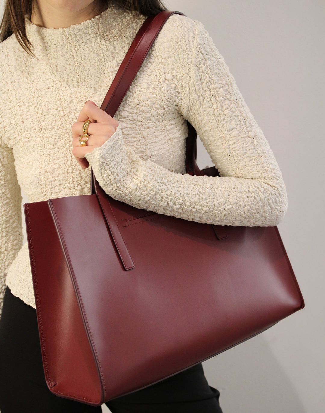 HYER GOODS Tolentino Tote in Burgundy #color_burgundy