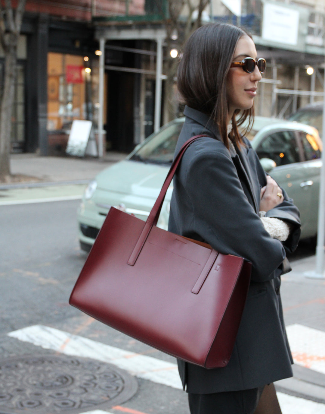 HYER GOODS Tolentino Tote in Burgundy #color_burgundy