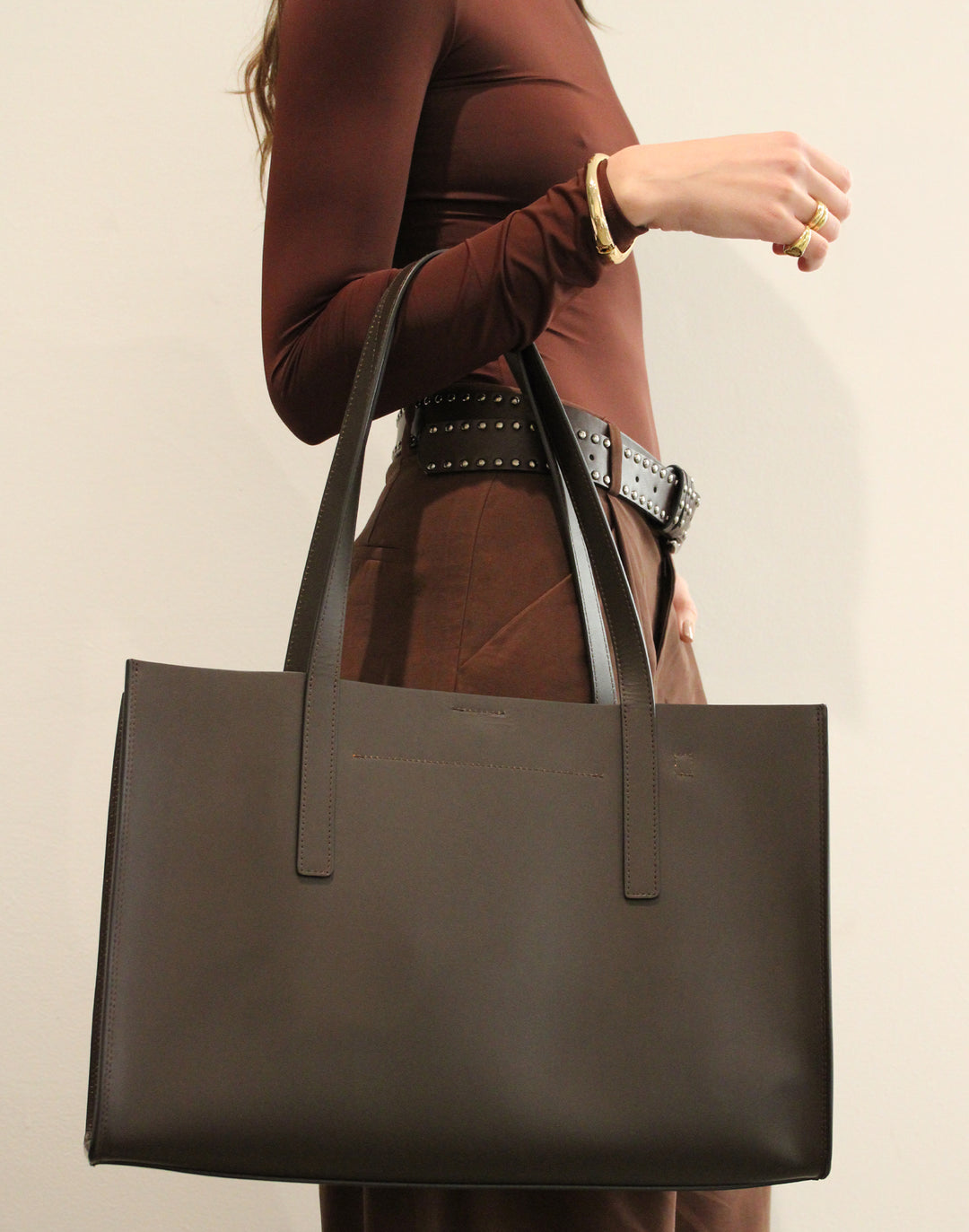 HYER GOODS Tolentino Tote in Dark Chocolate Brown #color_dark-chocolate