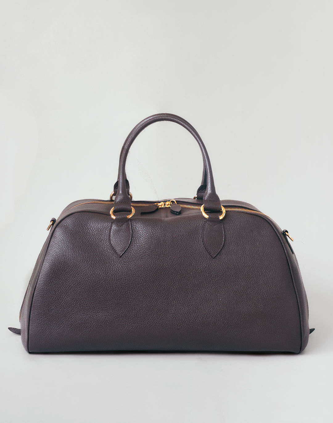 HYER GOODS dark brown leather la via weekender duffel bag front view #color_dark-chocolate
