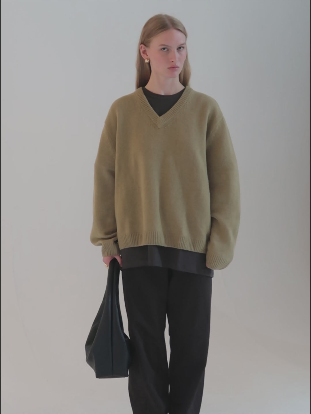 HYER GOODS slouchy everyday shoulder bag #color_black-gold