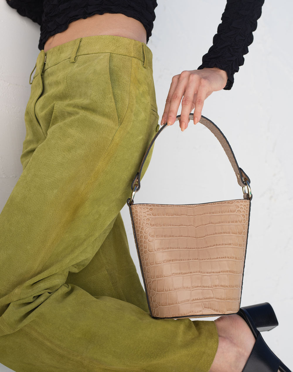 hyer goods recycled leather mini bucket bag beige croco#color_beige-croco