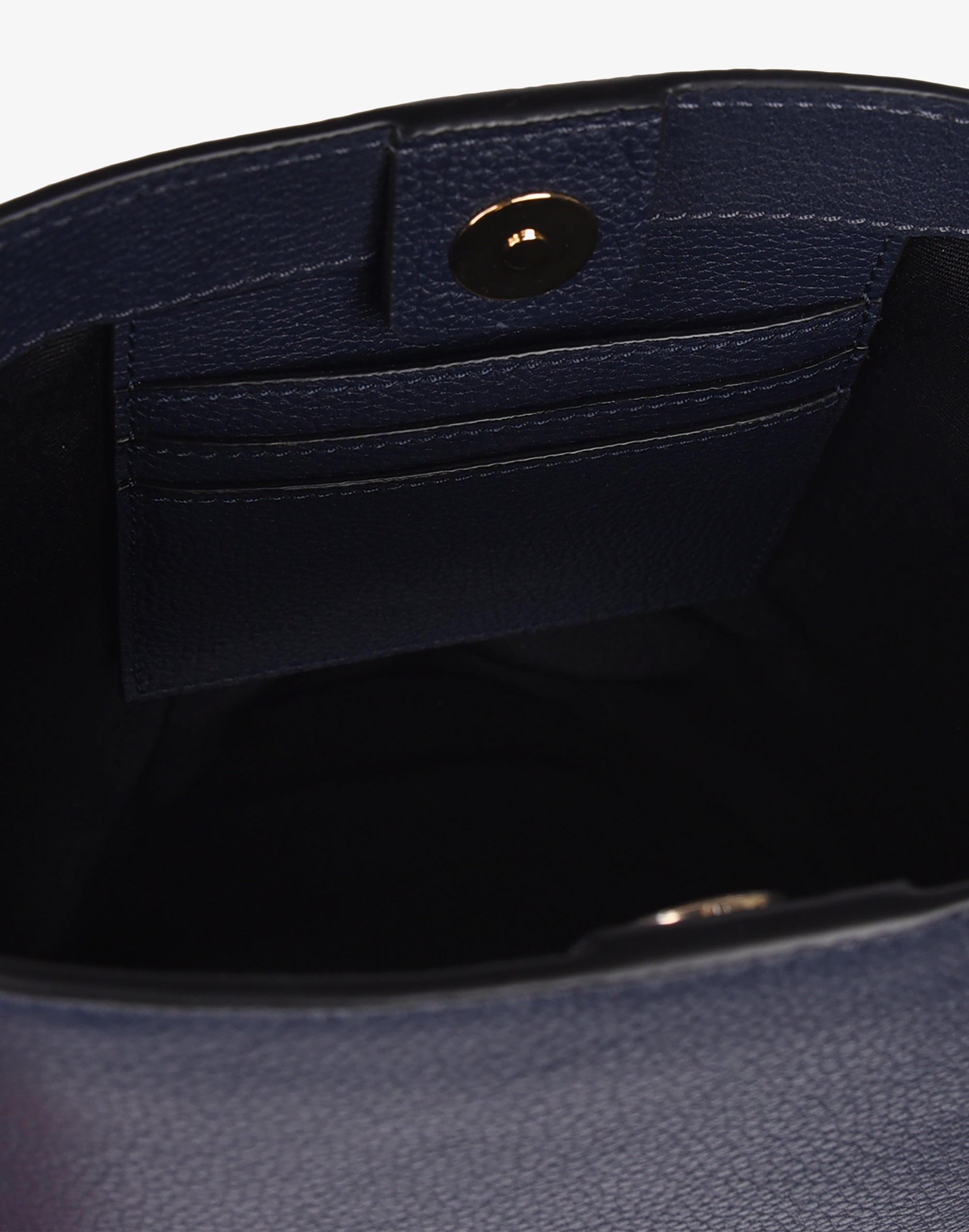 Jaeger bucket bag store